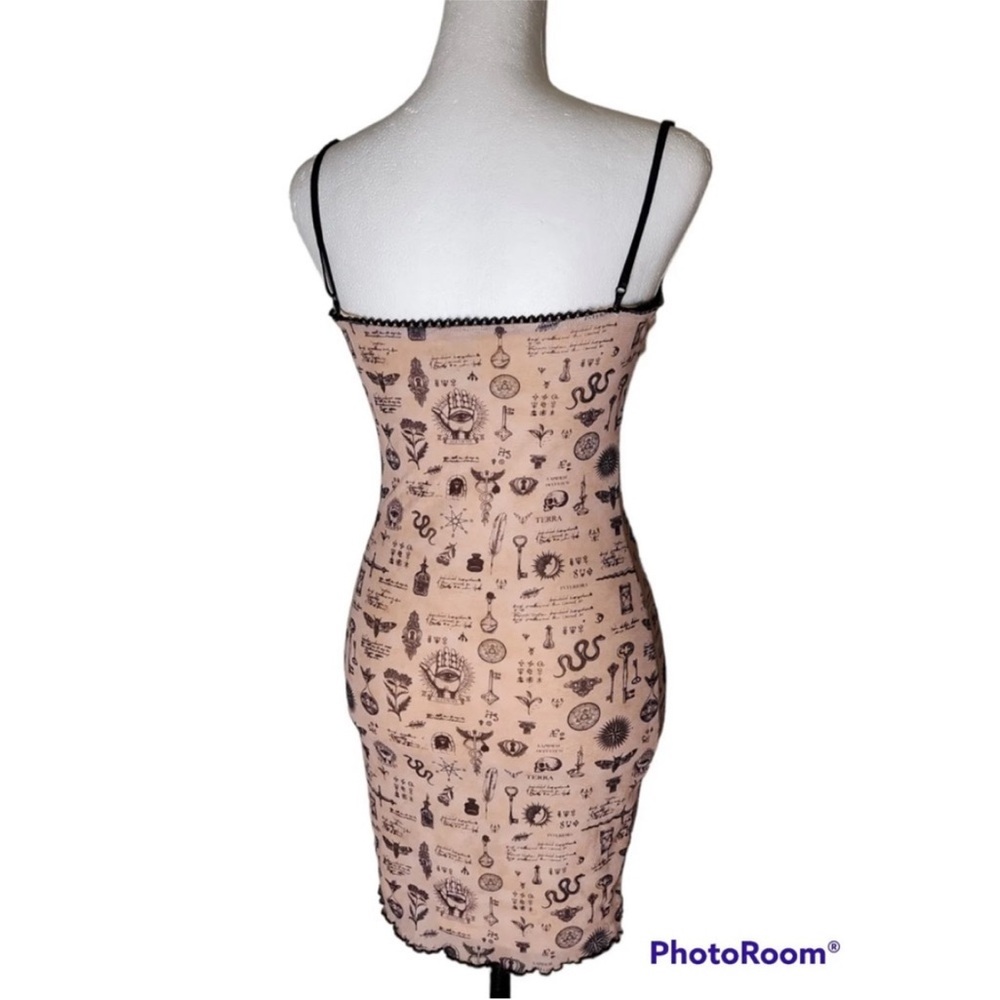 Princess Polly Mystery Mini Mesh Lined Spaghetti Strap Slip Horoscope Key Print - Picture 13 of 15